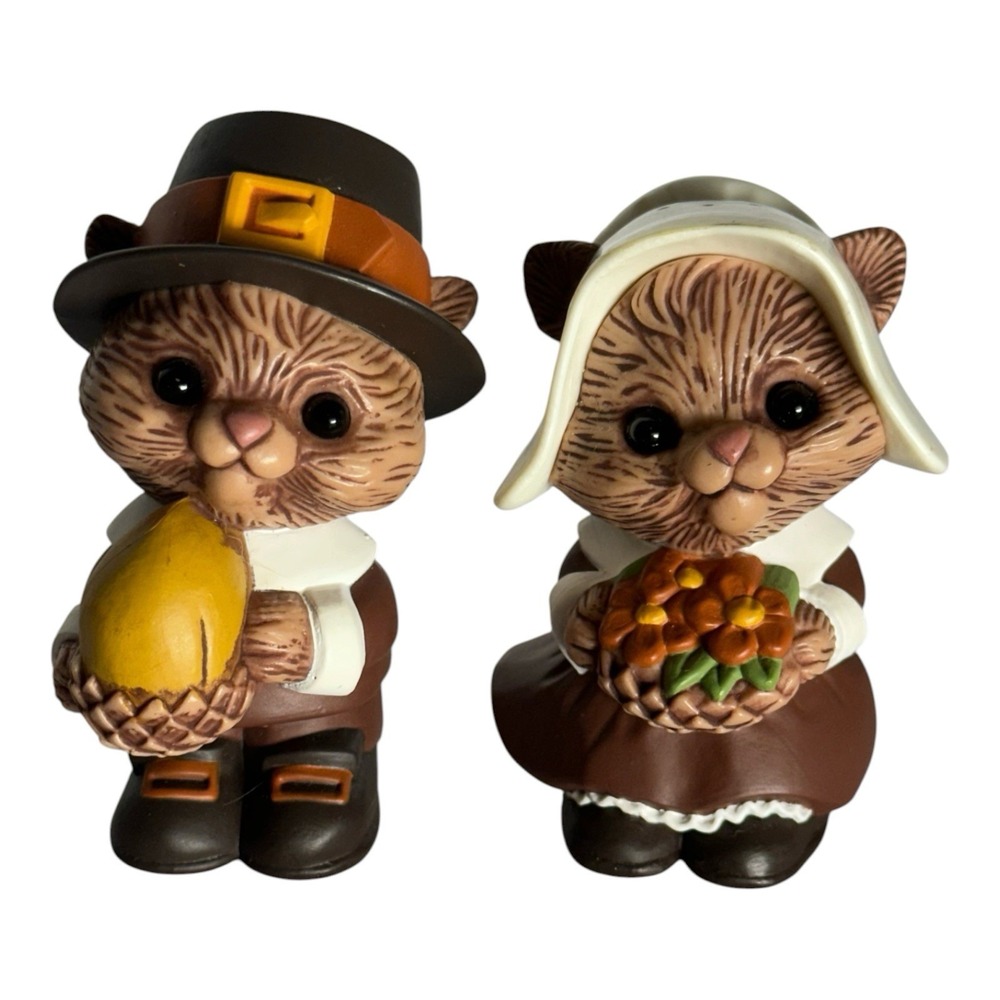VTG Hallmark Thanksgiving Pilgrim Chipmunks Squirrel S&P Shakers Fall Harvest